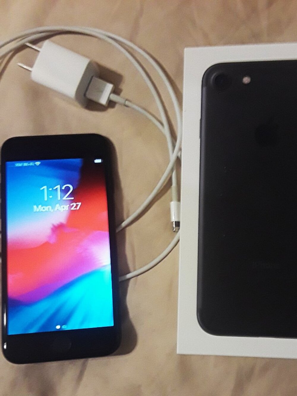 iPhone 7 UNLOCKED with box, charging cord, works perfectly, EXCELLENT CONDITION